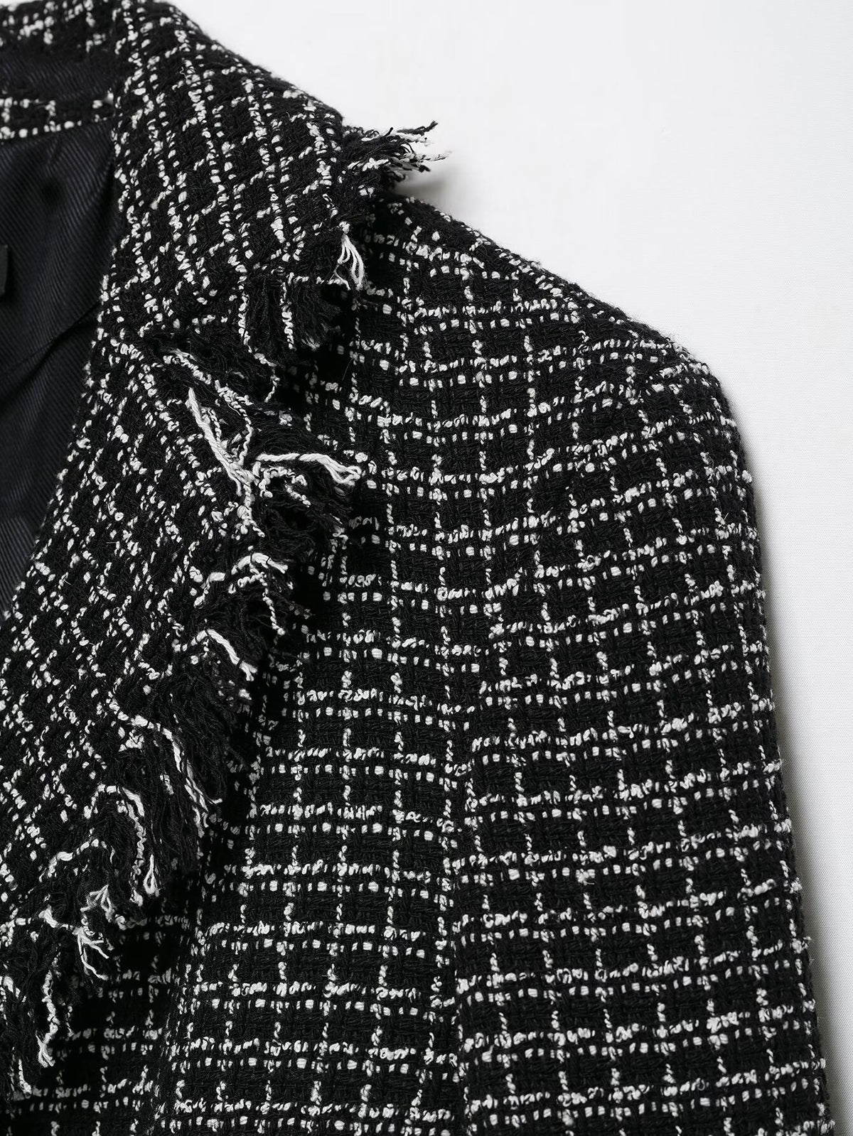Blazer col montant bords effilochés boutons femme noir – photo 14 – Frippin'Dealz