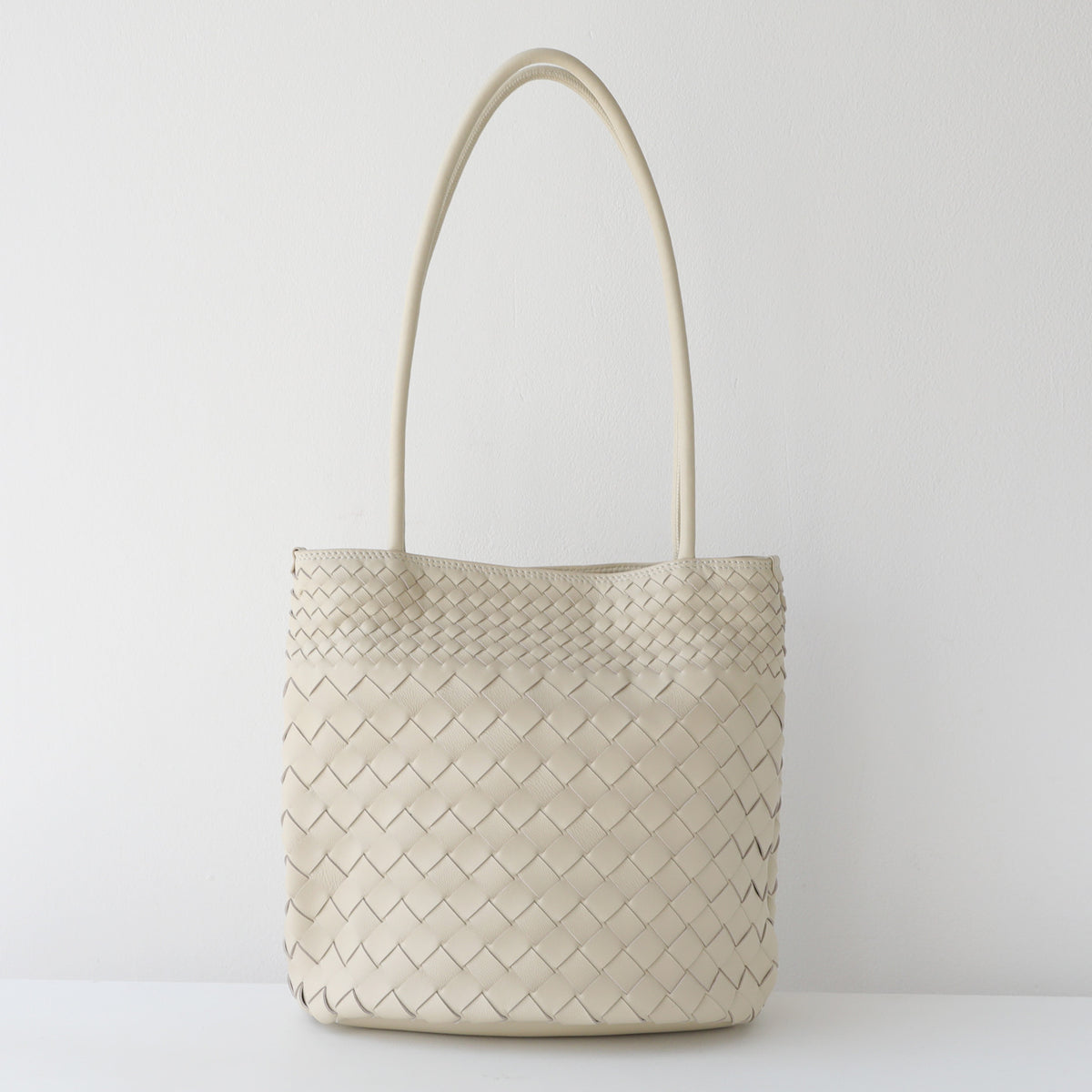 Sac seau tressé en cuir de mouton – photo 9 – Frippin'Dealz