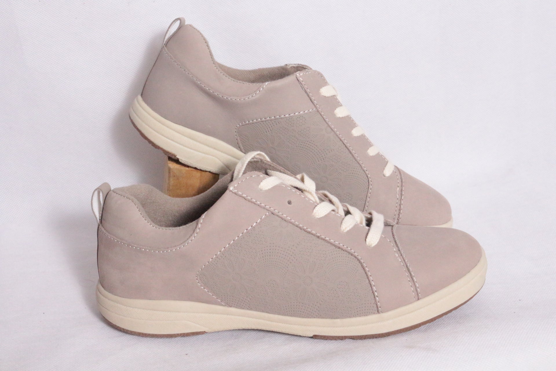 Earth Origins Baskets Cuir    Neuf 5