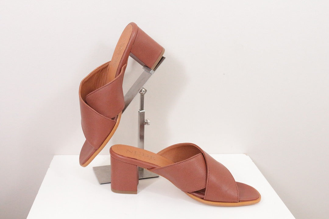 Mules à talons en cuir marron Nude Shoes T40 5