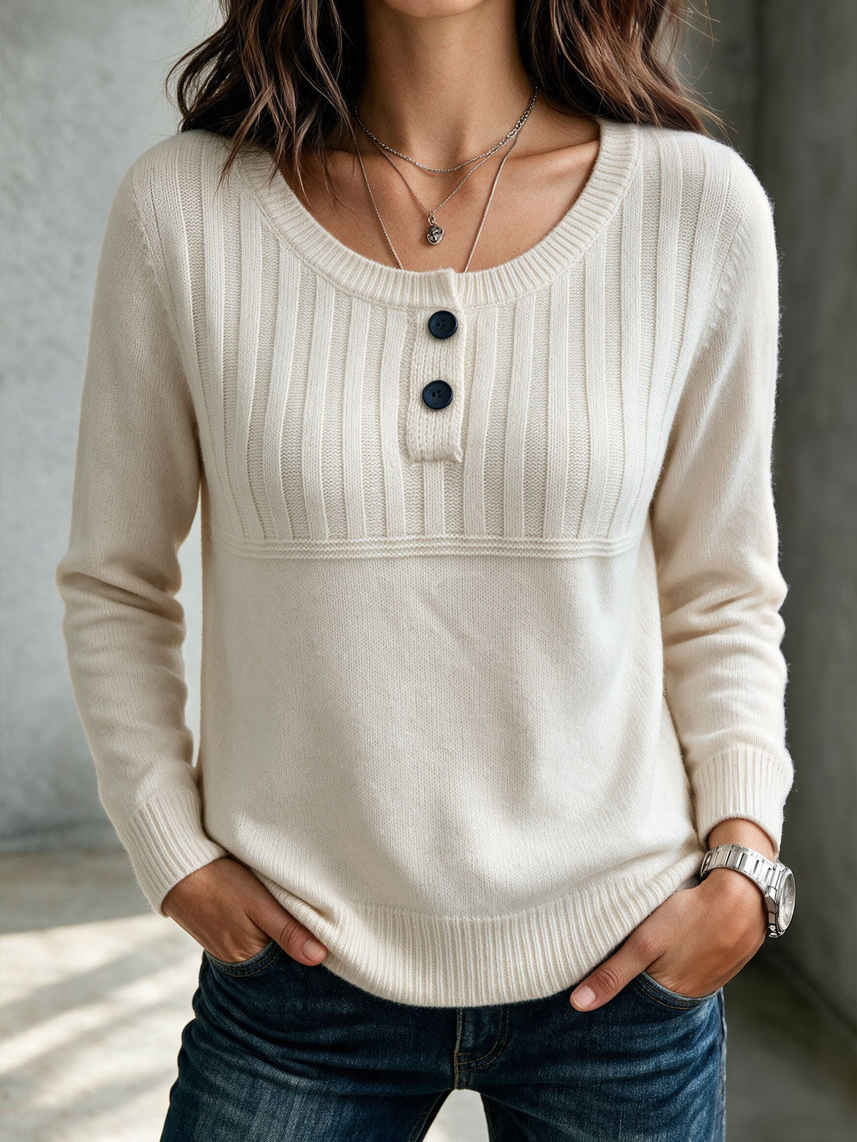 Pull uni col rond manches longues femme blanc cassé – photo 9 – Frippin'Dealz