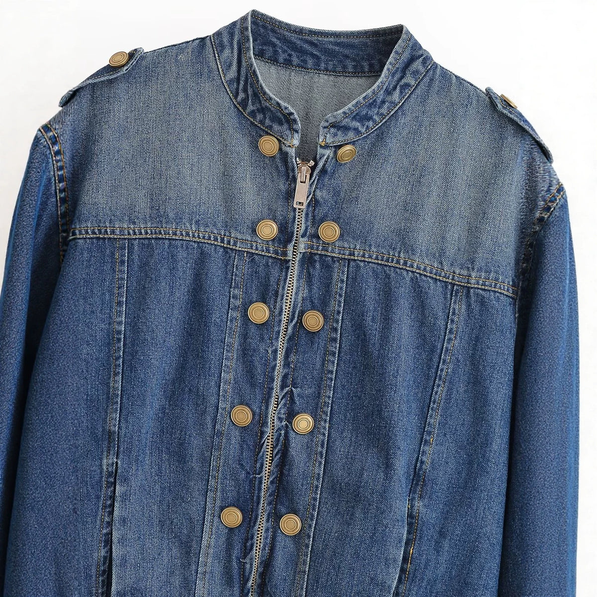 Veste courte en jean à col montant et double rangée de boucles métal, bleu 4