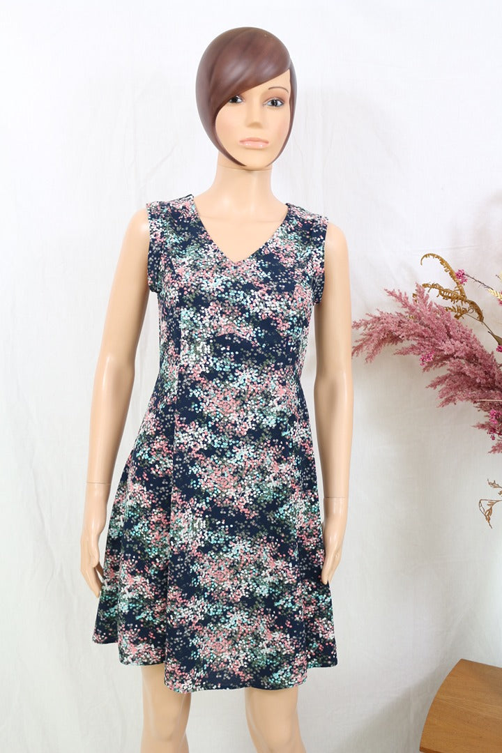 Robe courte Yessica bleu marine à fleurs sans manches S 3