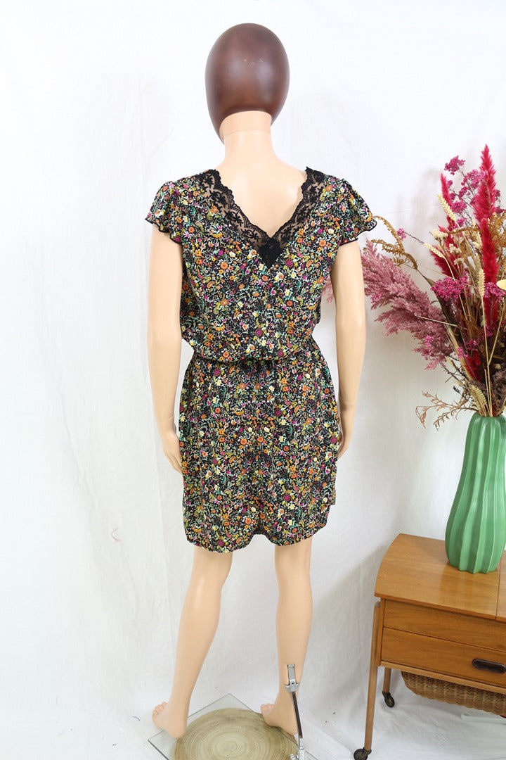 Robe courte Cache Cache noire à fleurs motif floral col V dentelle taille 38 M 6