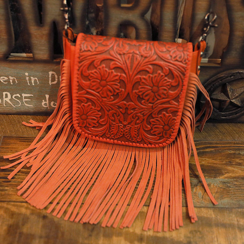 Petit sac carré en cuir de vache à rabat et glands, bandoulière réglable 3