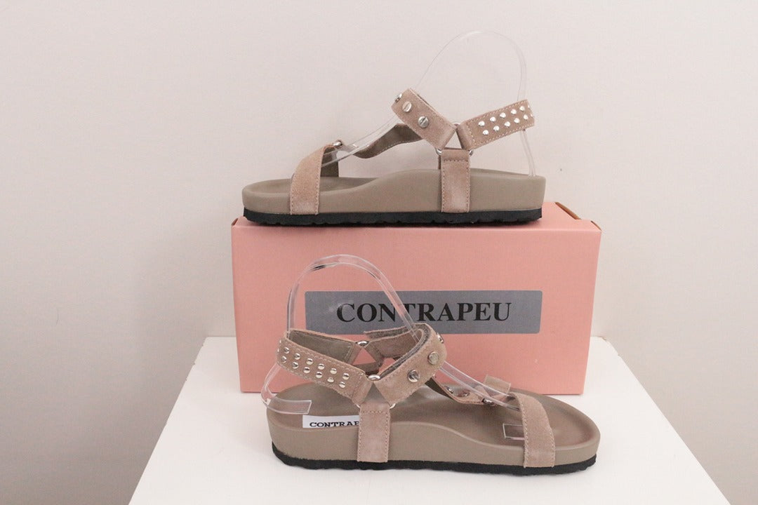 Sandales à scratchs Contrapeu en daim taupe cloutées taille 36 5