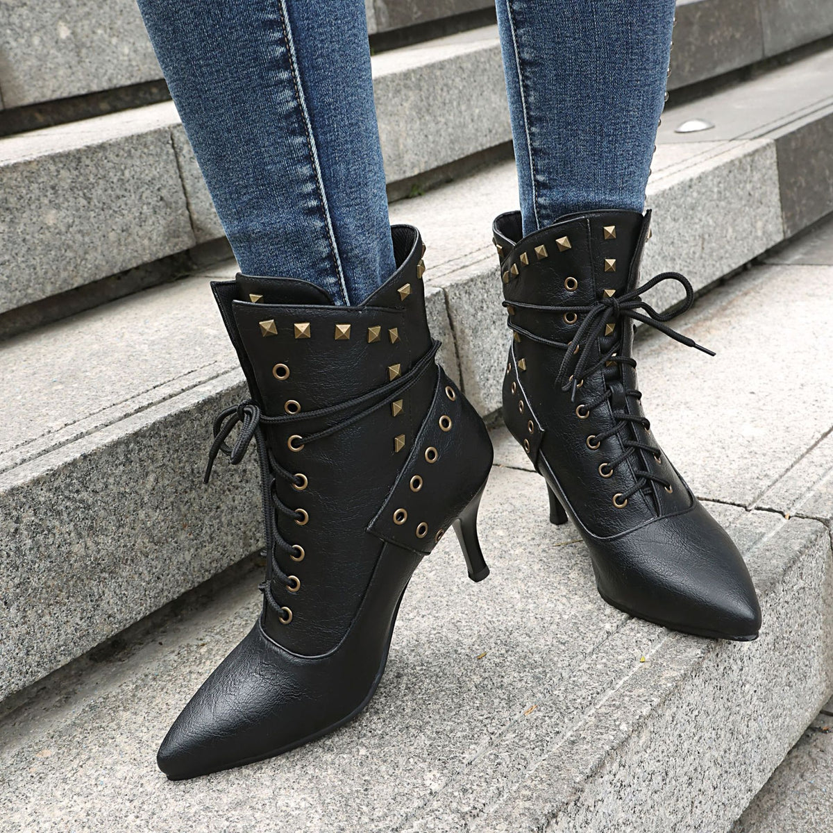 Bottines à lacets cloutées à bout pointu – photo 4 – Frippin'Dealz