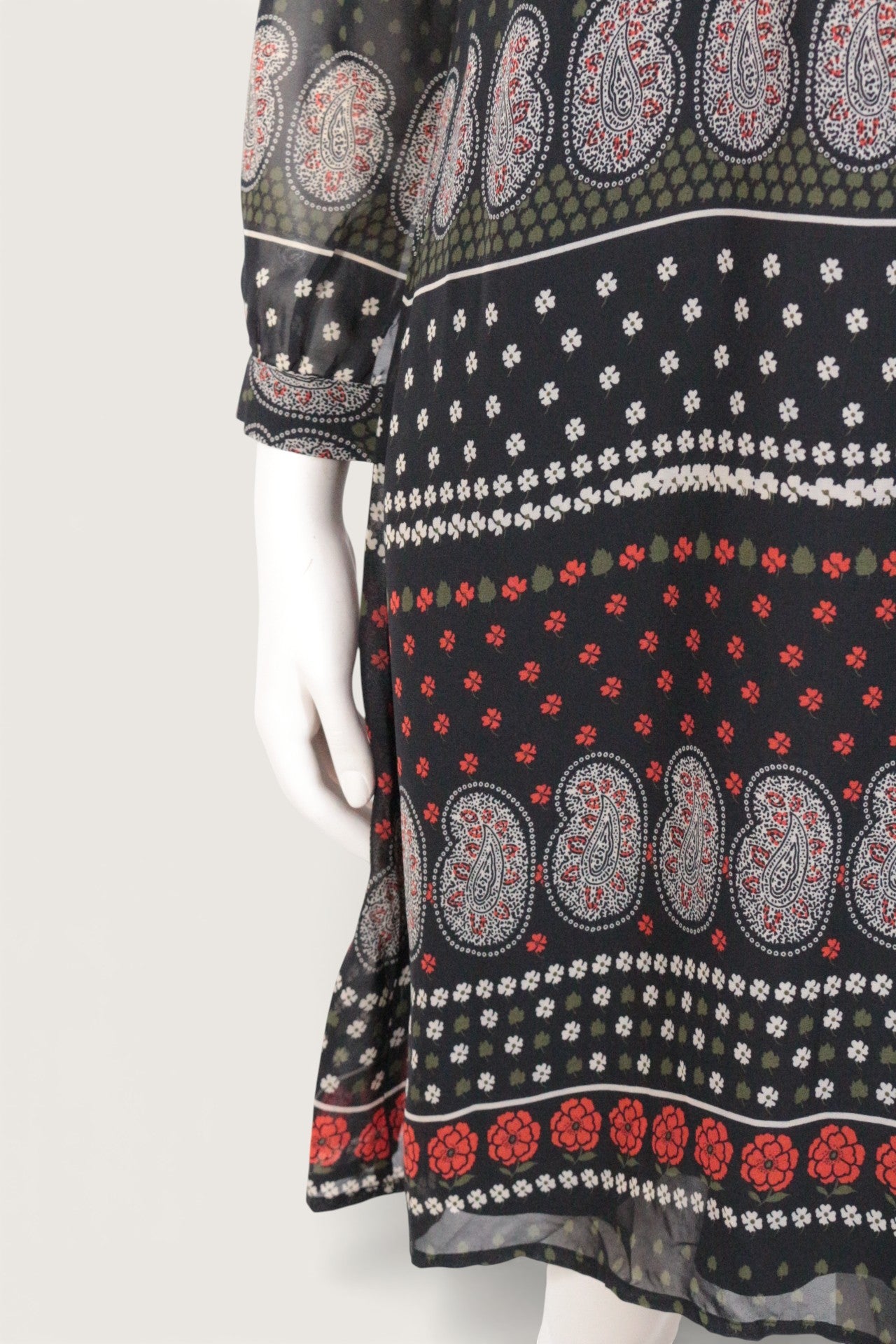 Molly Bracken – Abito longuette – Poliestere – Nero, kaki, rosso, stampa floreale 4