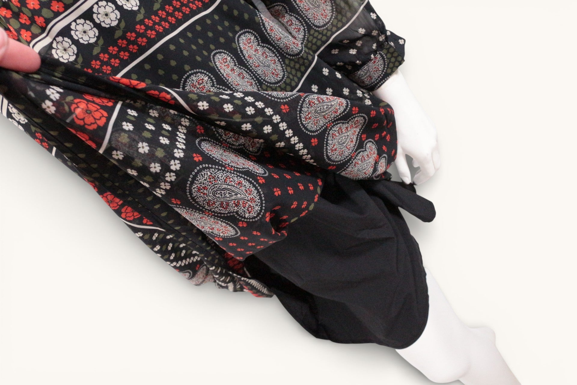 Molly Bracken – Abito longuette – Poliestere – Nero, kaki, rosso, stampa floreale 8