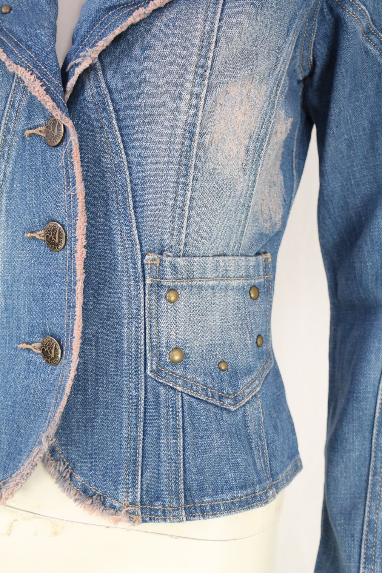 Veste Jean Femme Y2K McBling Brodée Cloutée Coupe Cintrée Denim Destroy 4