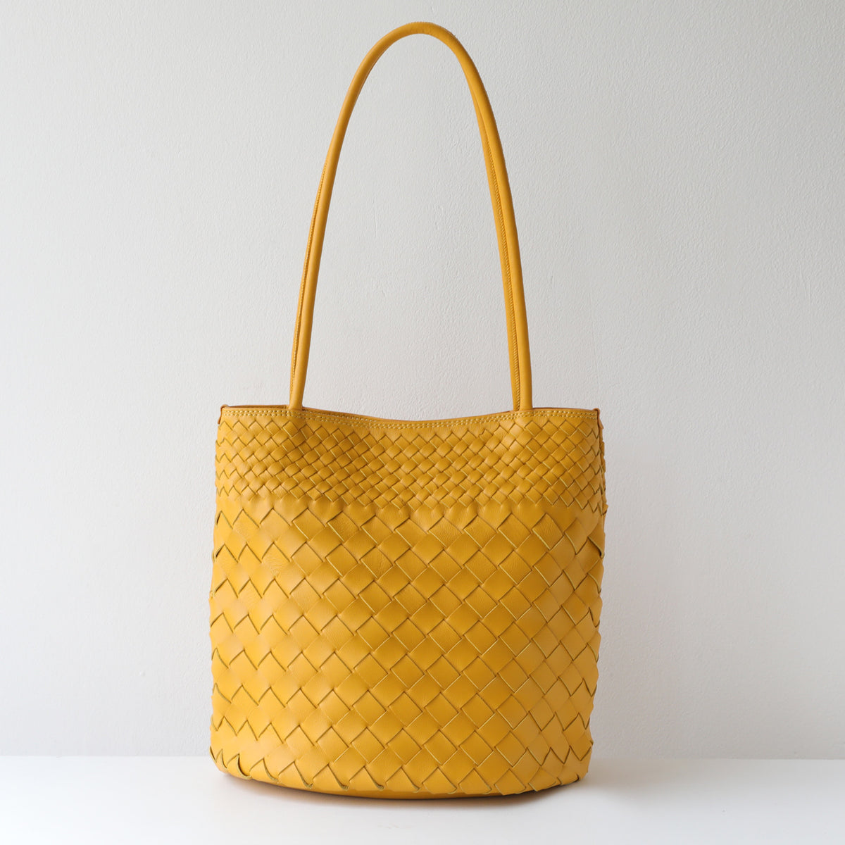 Sac seau tressé en cuir de mouton – photo 11 – Frippin'Dealz