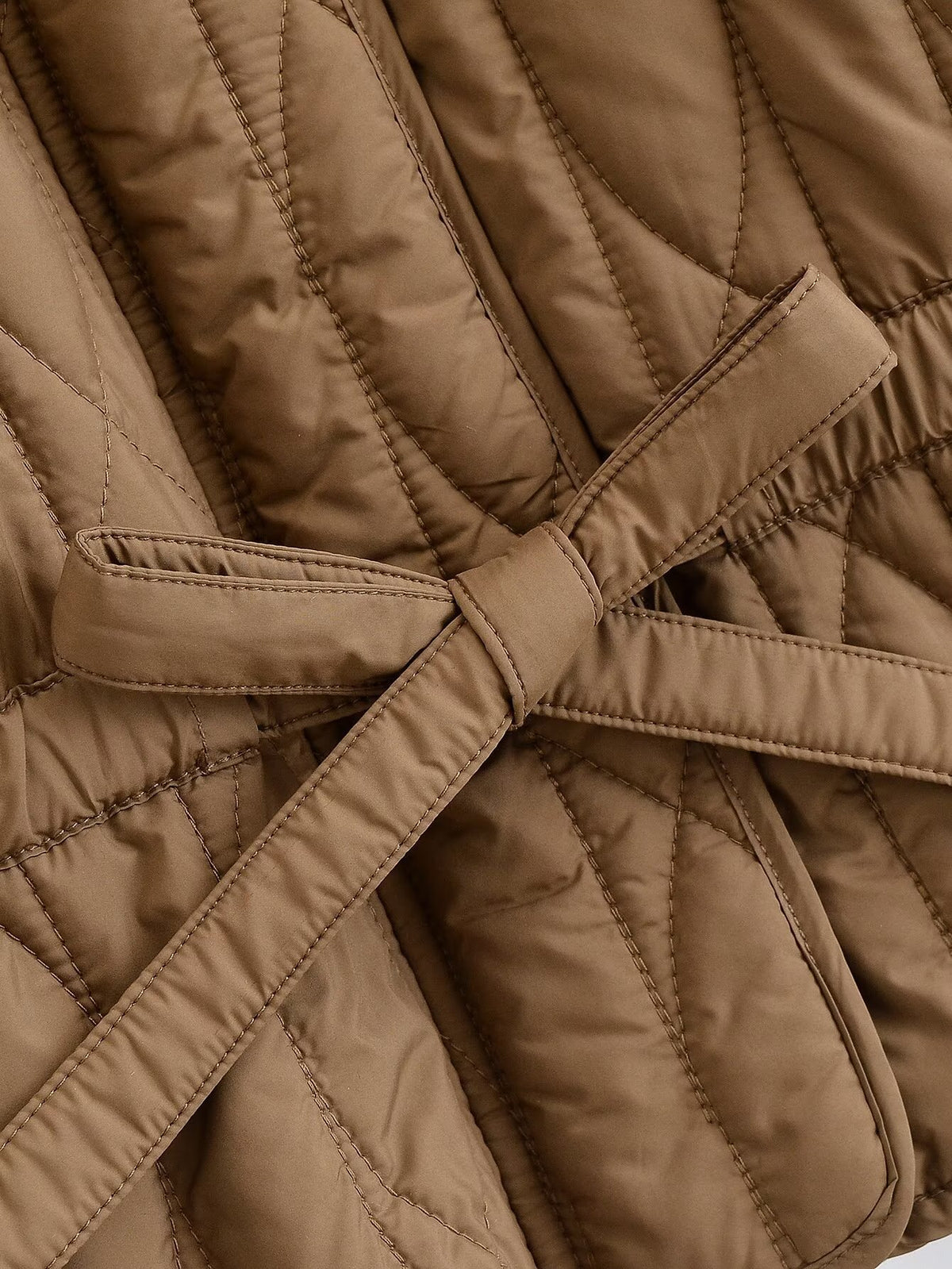 Veste courte matelassée col montant zippée ceinturée coupe ample femme – photo 17 – Frippin'Dealz