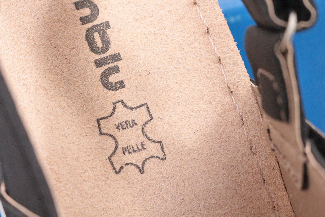Sandales plates en cuir noir Inblu neuves taille 38 5