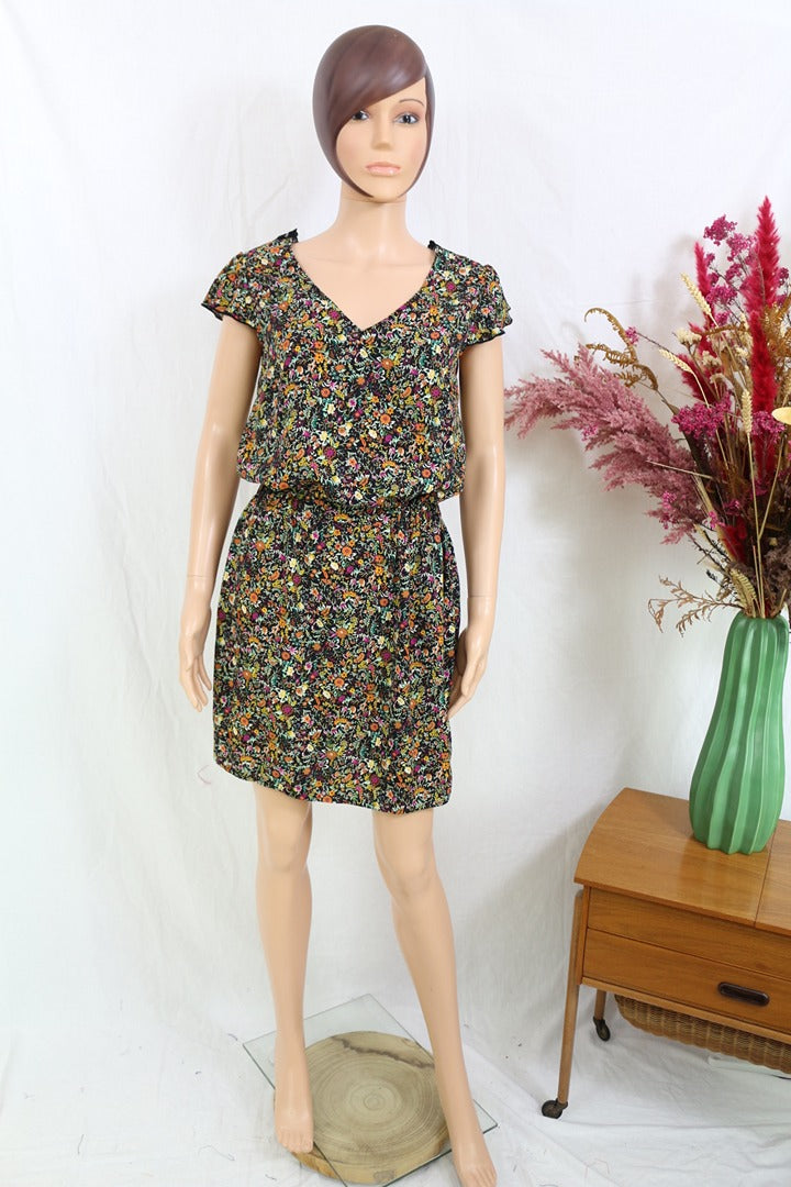 Robe courte Cache Cache noire à fleurs motif floral col V dentelle taille 38 M 5