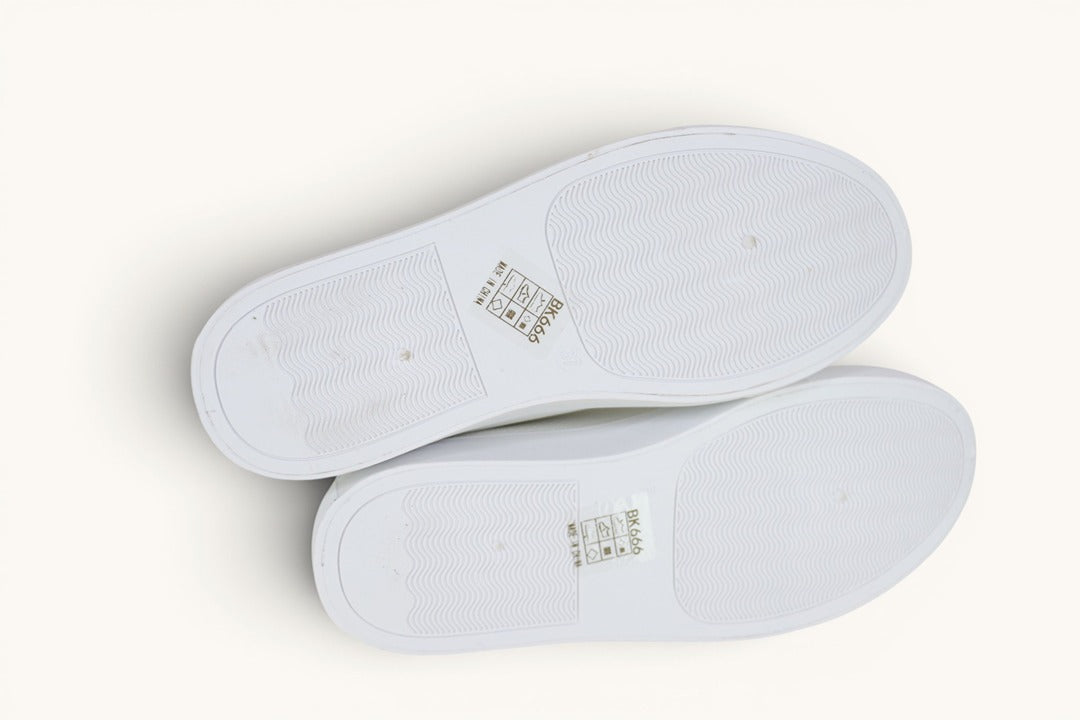 Baskets blanches simili cuir détails paillettes bleu ciel taille 38 5