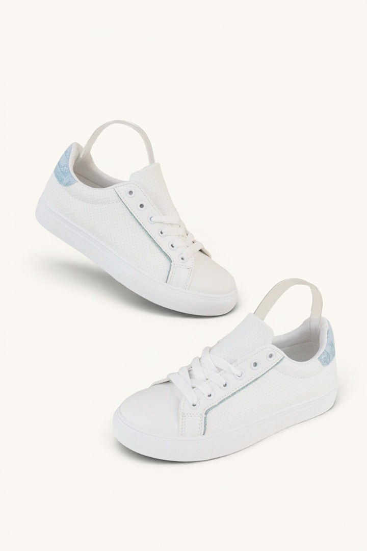 Baskets blanches simili cuir détails paillettes bleu ciel taille 38 6