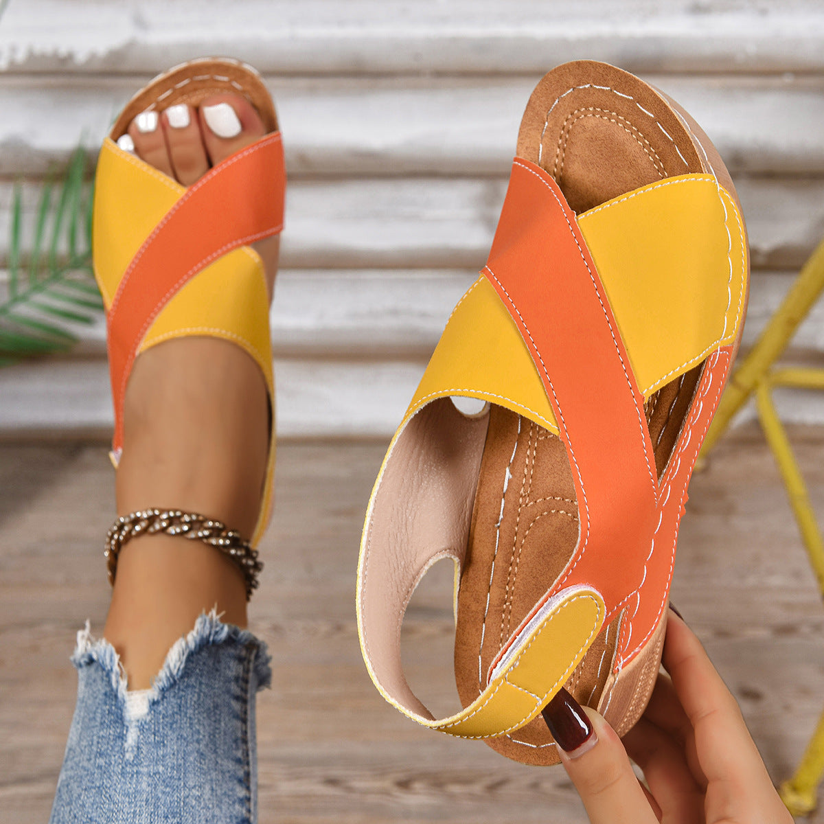 Sandales à brides croisées ajourées – photo 3 – Frippin'Dealz