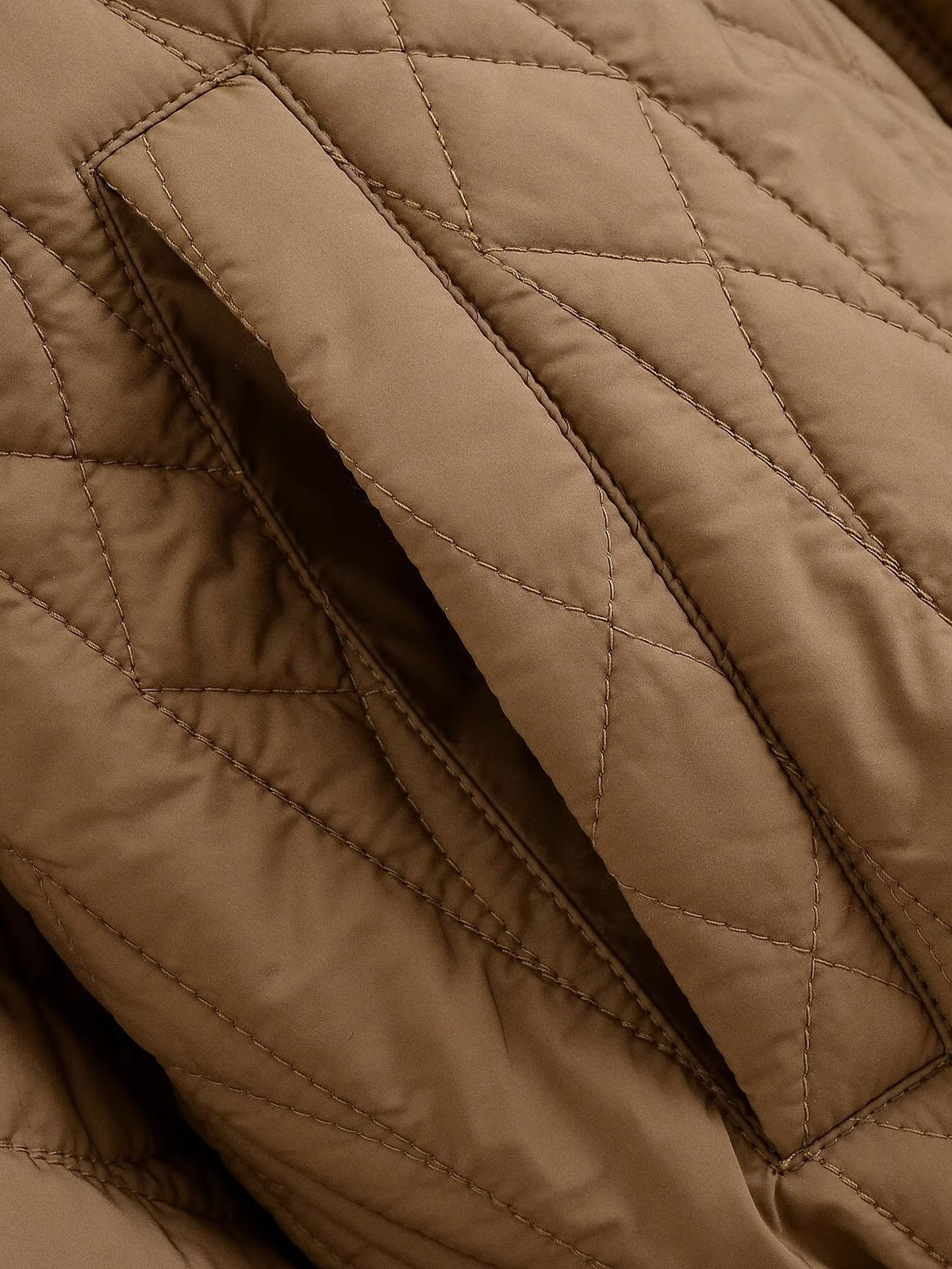 Veste courte matelassée col montant zippée ceinturée coupe ample femme – photo 14 – Frippin'Dealz