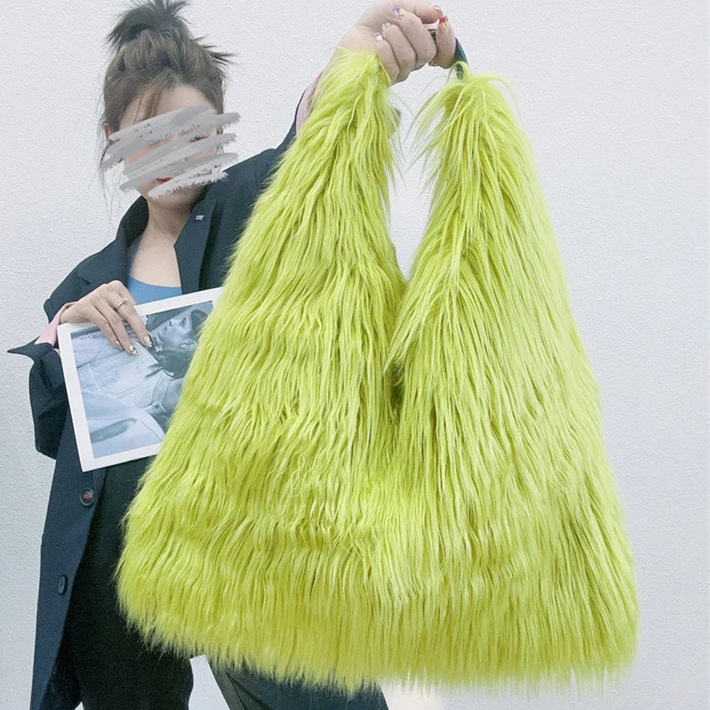 Grand sac porté épaule en fausse fourrure – photo 3 – Frippin'Dealz