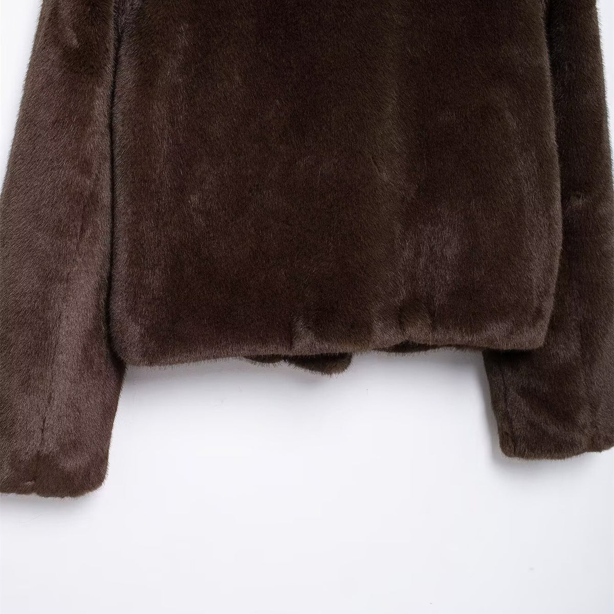 Manteau fausse fourrure vison doré – photo 9 – Frippin'Dealz