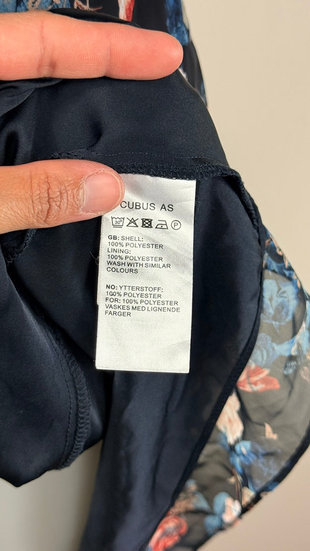 Robe fleurie bleu marine Cubus polyester 36 très bon état 9