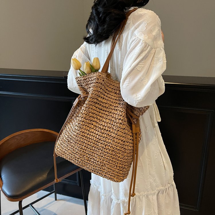 Sac en paille tressée cordon coulissant – photo 4 – Frippin'Dealz