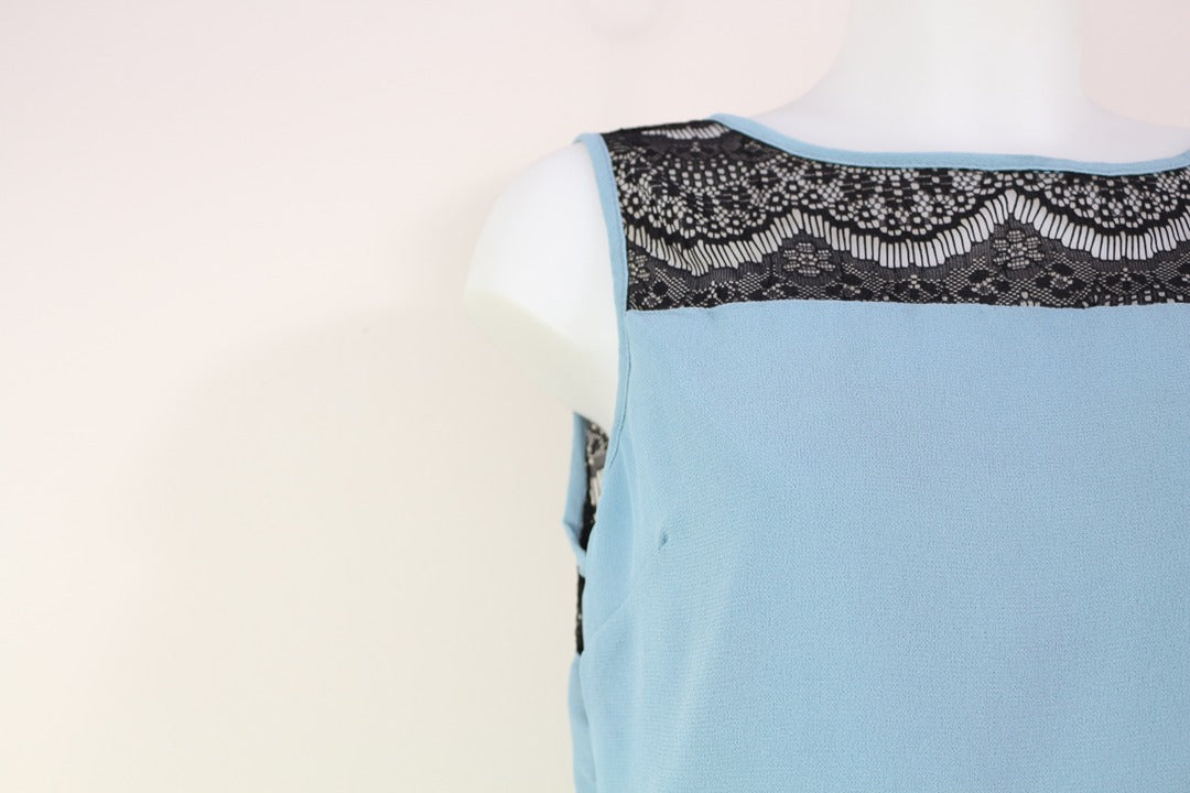 Robe courte bleue et noire en dentelle et mousseline style chic taille M 6