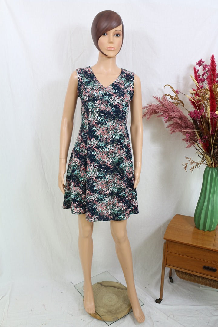 Robe courte Yessica bleu marine à fleurs sans manches S 5