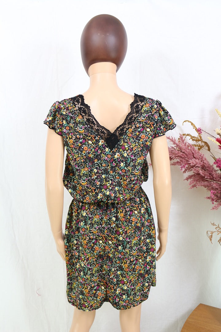 Robe courte Cache Cache noire à fleurs motif floral col V dentelle taille 38 M 7