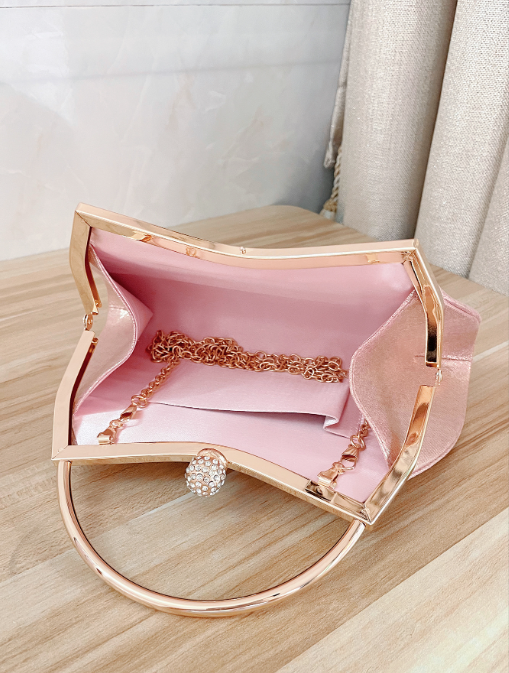 Pochette de soirée rose en forme de sardine avec fermoir à strass – photo 3 – Frippin'Dealz