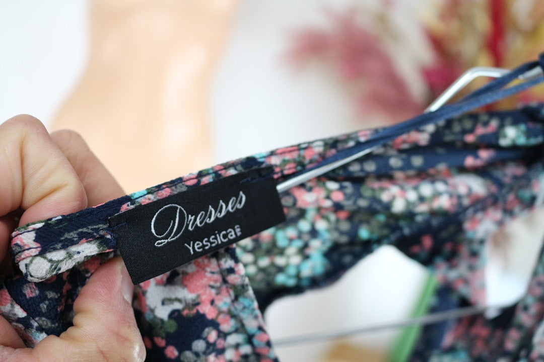 Robe courte Yessica bleu marine à fleurs sans manches S 6