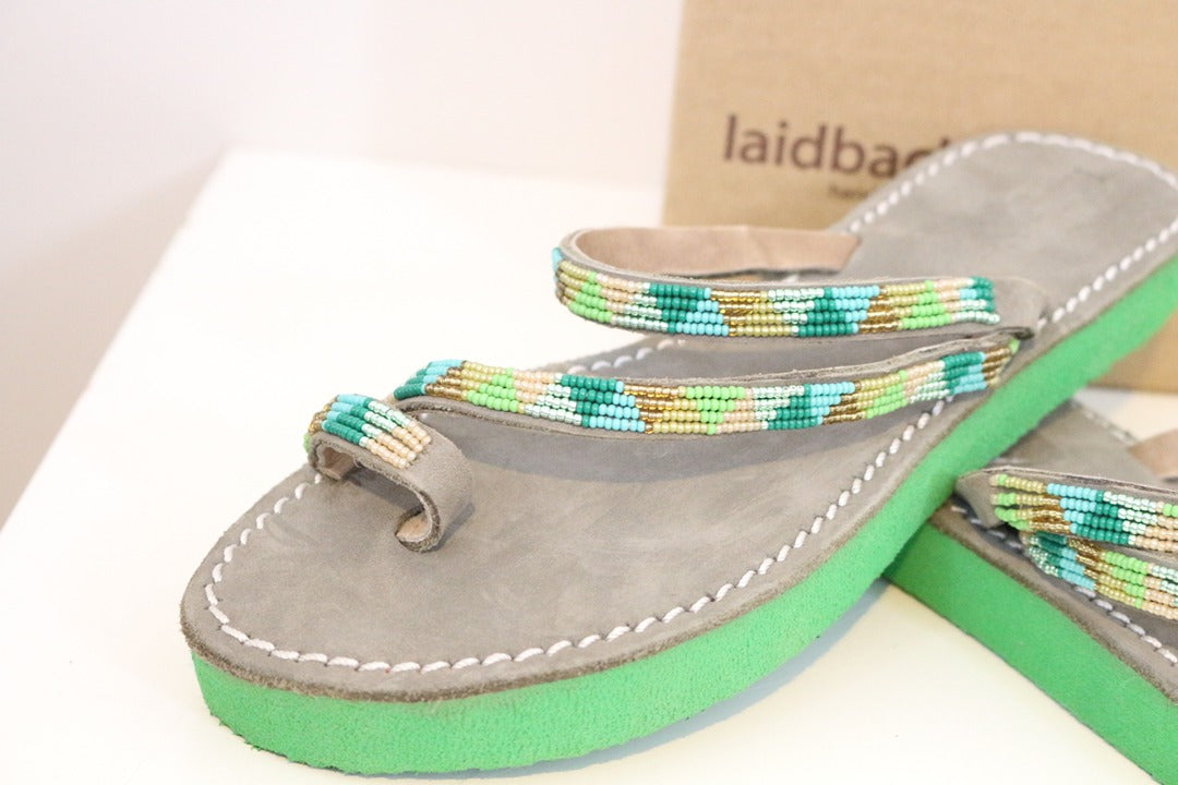 Sandales plates en cuir et perles Laidback London vert olive 38 3