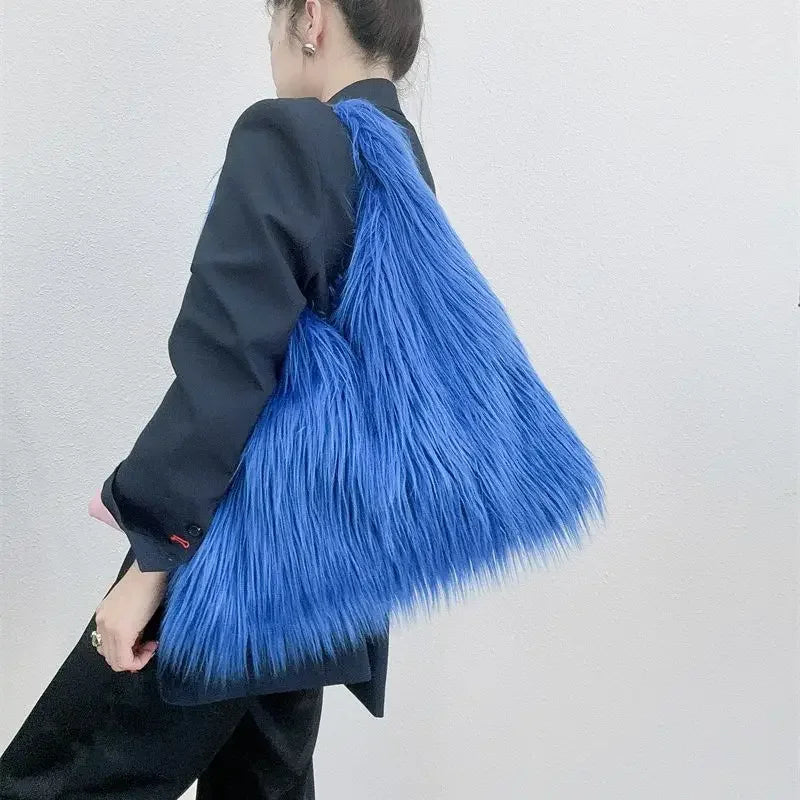 Grand sac porté épaule en fausse fourrure – photo 6 – Frippin'Dealz