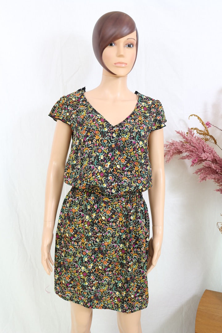 Robe courte Cache Cache noire à fleurs motif floral col V dentelle taille 38 M 3
