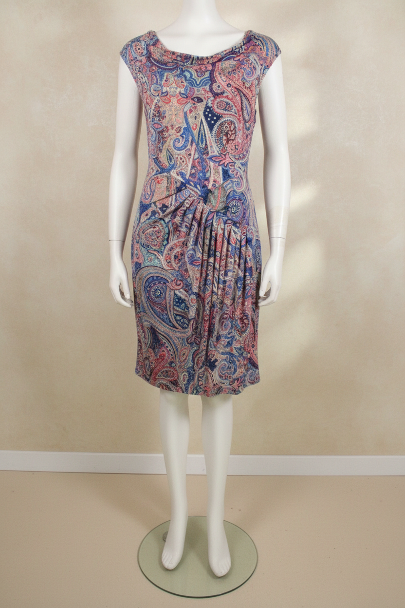 Robe mi-longue Frippindealz Morgan en polyester à motif paisley multicolore bleu, rose et violet avec drapé latéral