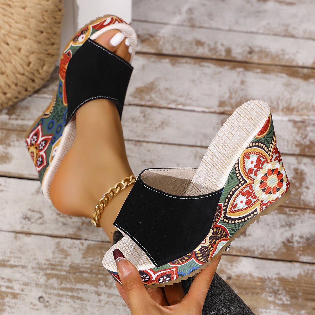 Sandales compensées à brides – photo 4 – Frippin'Dealz