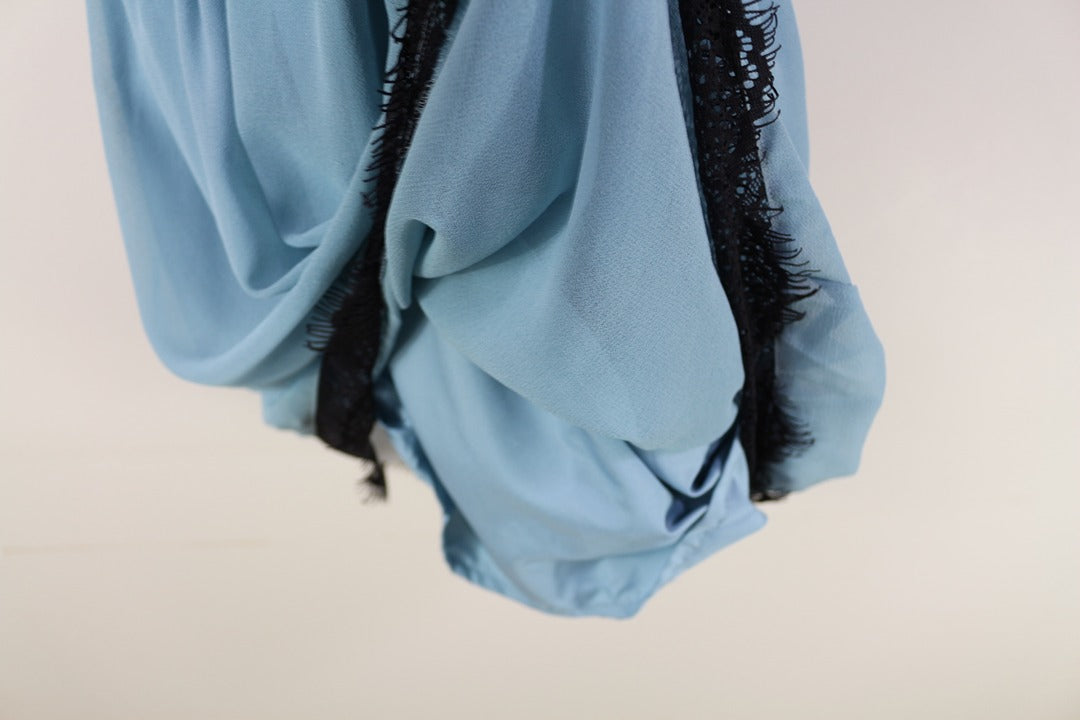 Robe courte bleue et noire en dentelle et mousseline style chic taille M 3