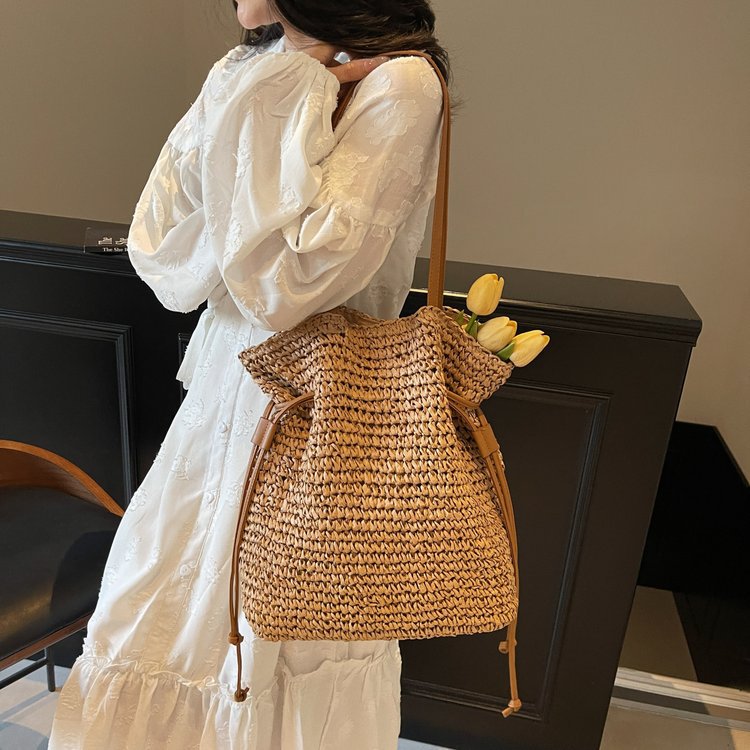 Sac en paille tressée cordon coulissant – photo 5 – Frippin'Dealz