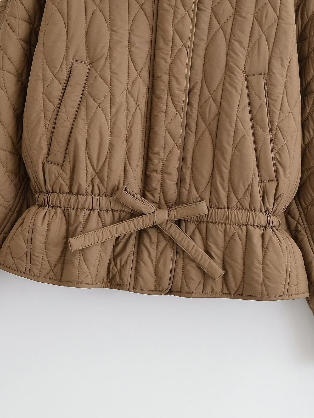 Veste courte matelassée col montant zippée ceinturée coupe ample femme – photo 15 – Frippin'Dealz