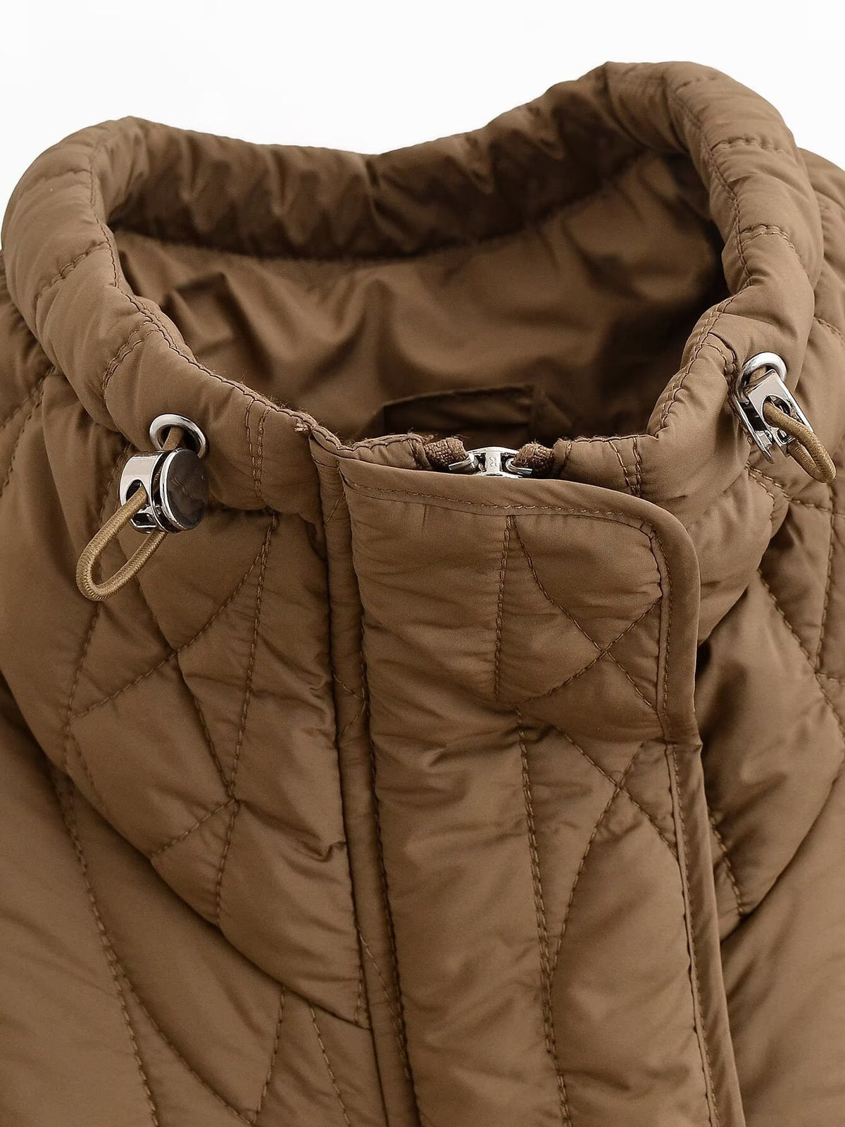 Veste courte matelassée col montant zippée ceinturée coupe ample femme – photo 11 – Frippin'Dealz
