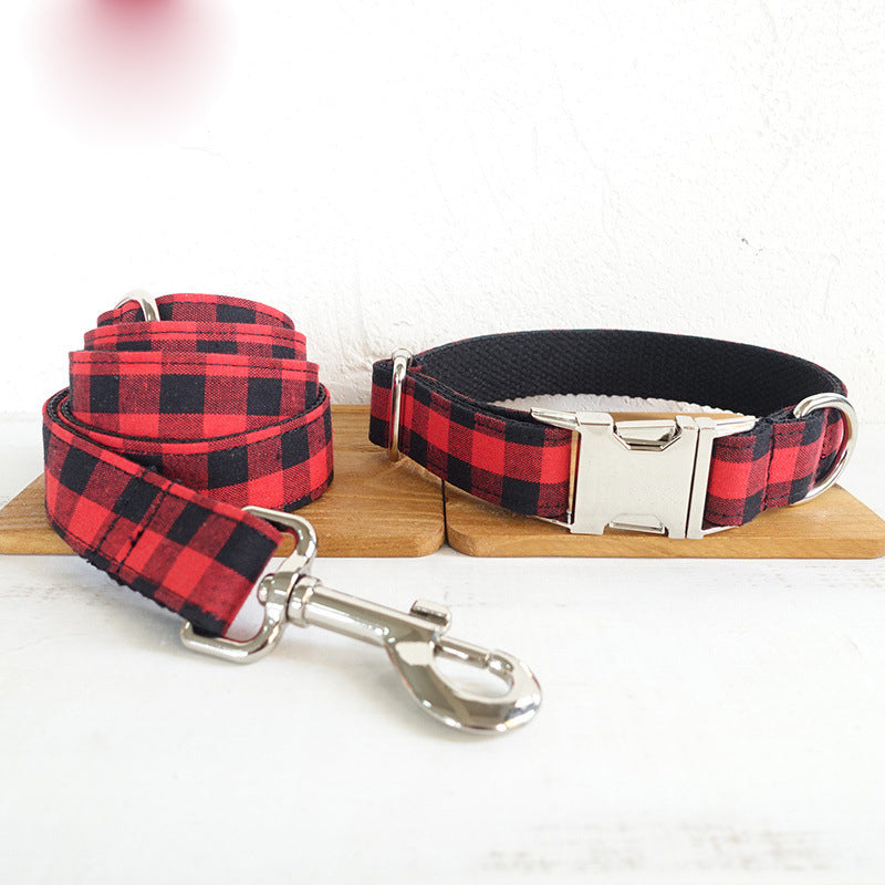 Collier et laisse pour chien tartan rouge et noir – photo 1 – Frippin'Dealz
