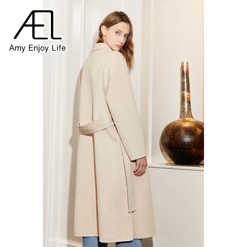 Manteau mi-long en laine à lacets et poches, beige