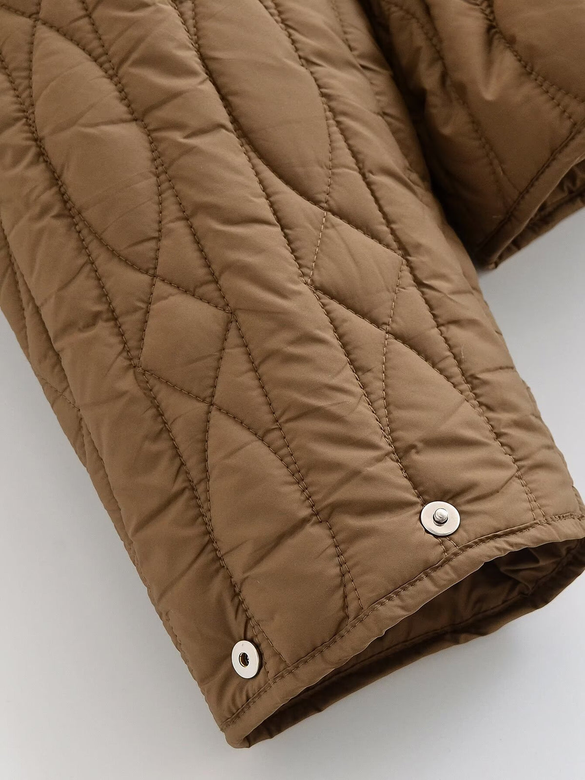 Veste courte matelassée col montant zippée ceinturée coupe ample femme – photo 20 – Frippin'Dealz