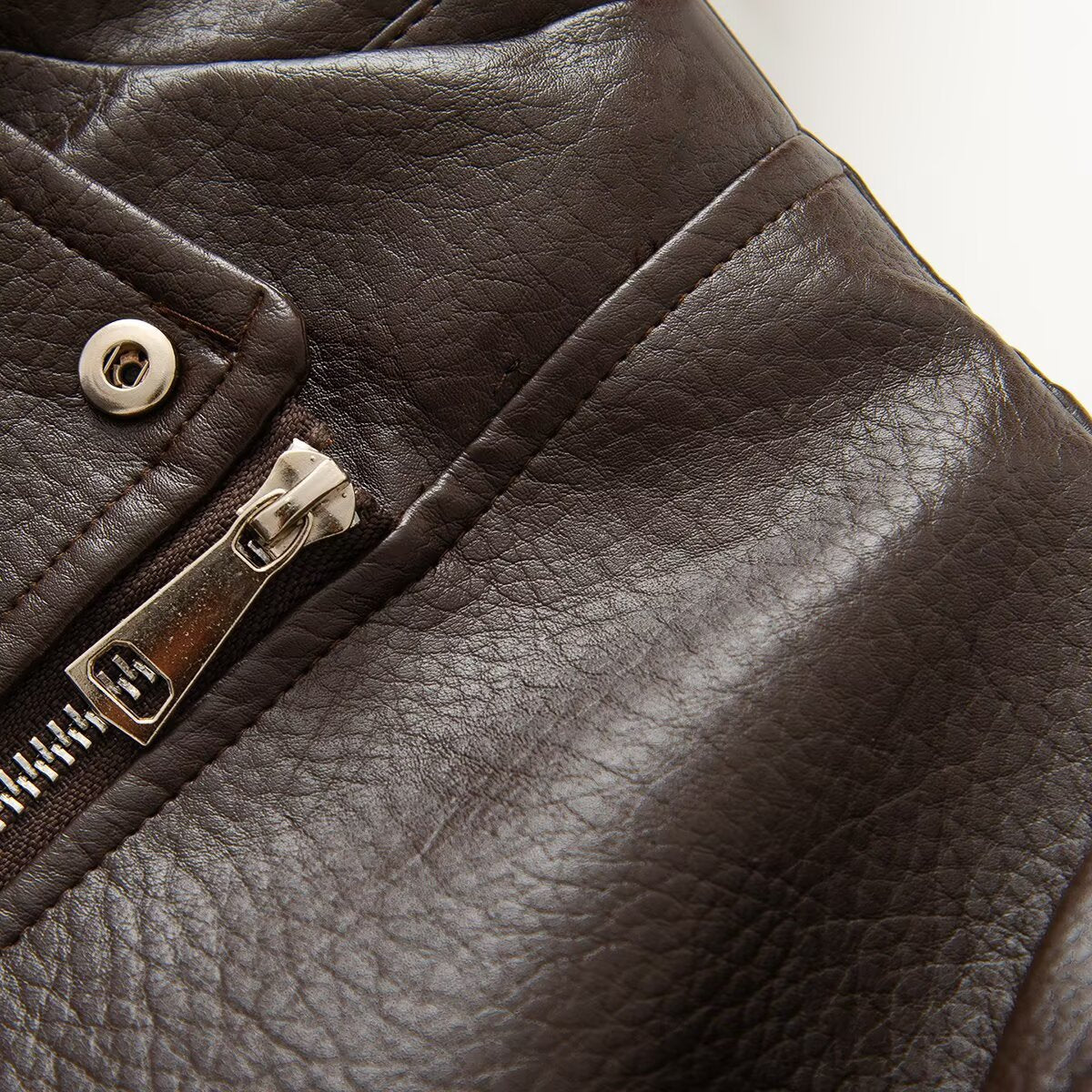 Veste de motard courte simili cuir col rabattu zip femme – photo 13 – Frippin'Dealz