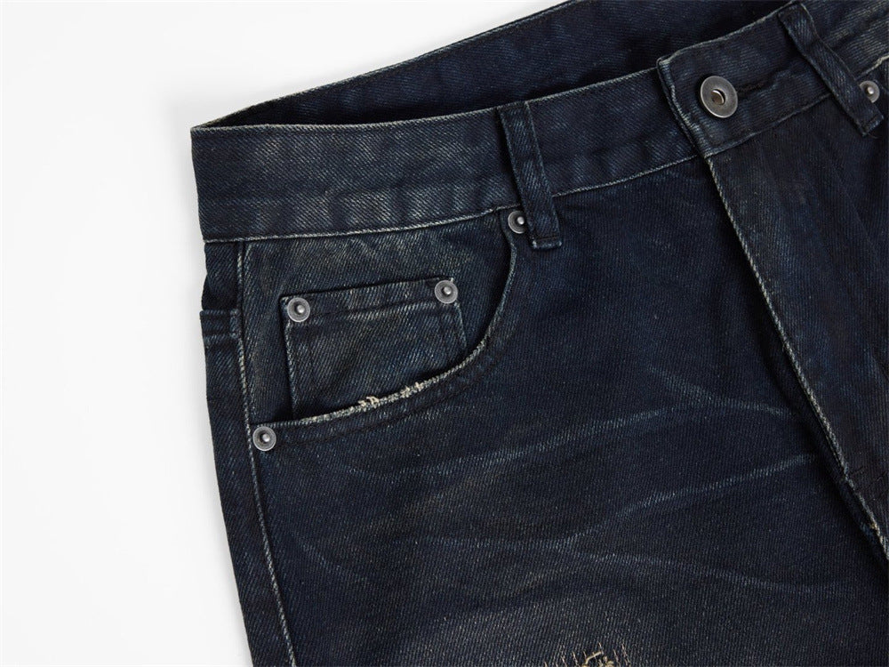 Jean streetwear pour homme avec patchs usés, coupe ample droite délavée style grunge 15