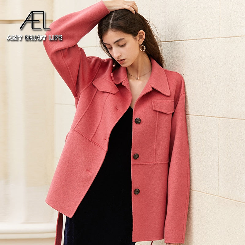 Manteau en laine rose poudré à ceinture, avec écharpe, col tailleur