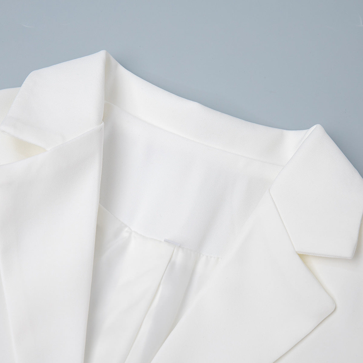Blazer femme cintré col V – photo 16 – Frippin'Dealz