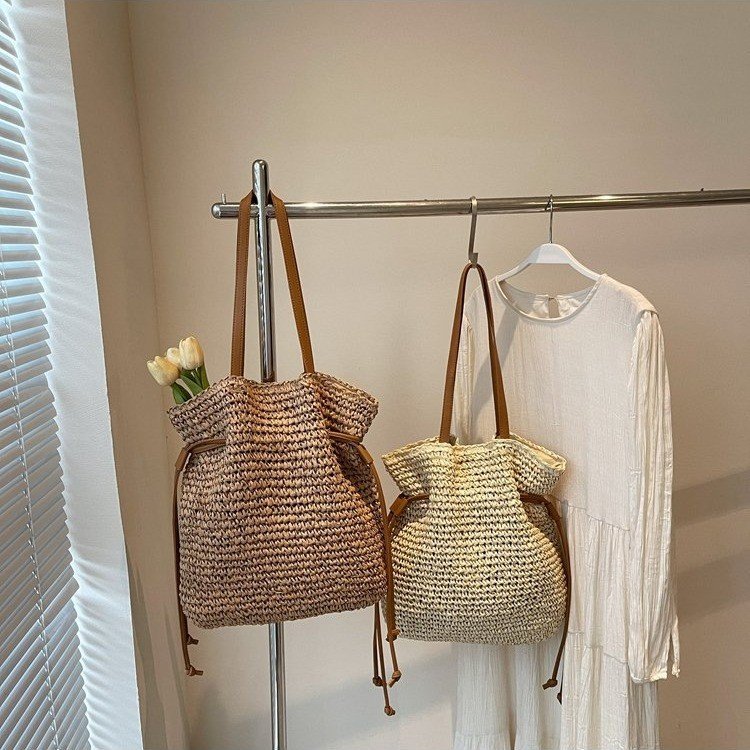 Sac en paille tressée cordon coulissant – photo 2 – Frippin'Dealz