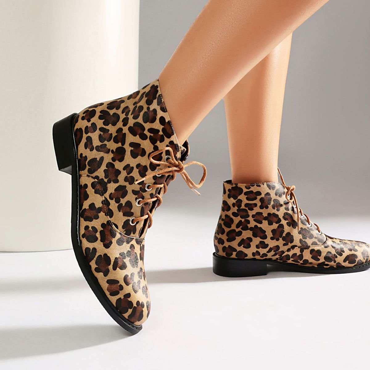 Bottines à lacets imprimé léopard à talon épais – photo 2 – Frippin'Dealz
