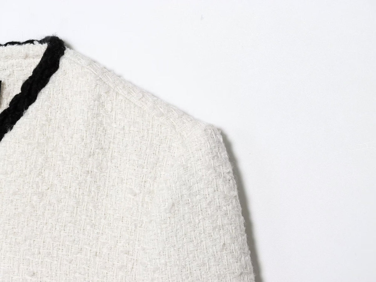 Manteau court style tailleur col rond bordures duveteuses femme – photo 10 – Frippin'Dealz